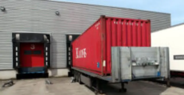 LGA loading dock leveler