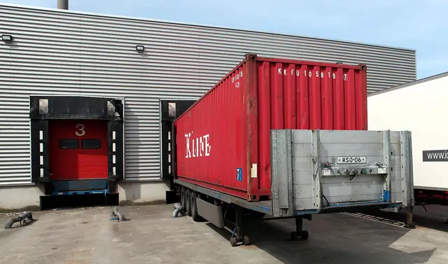 Loading dock leveler