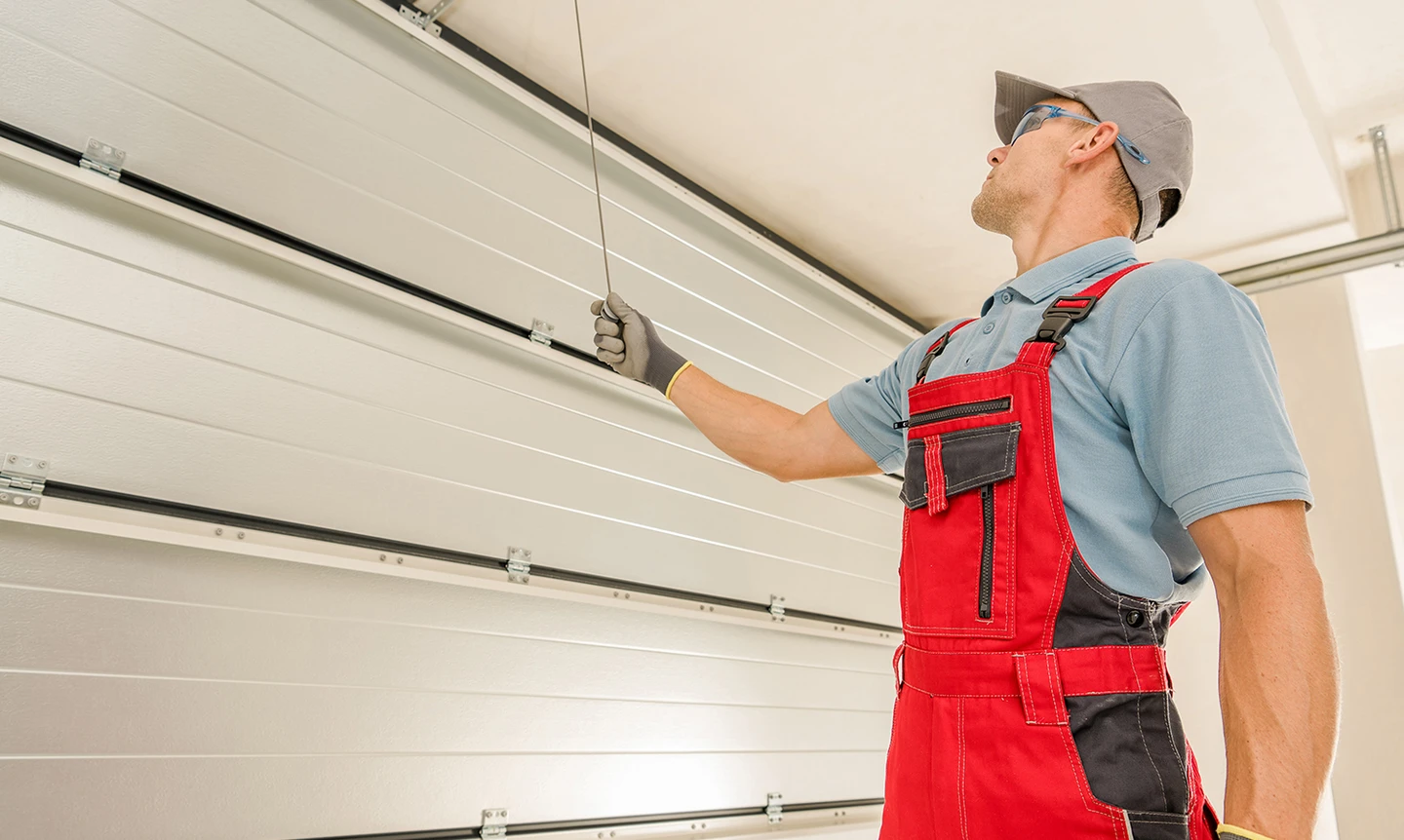 Garage gates maintenance performed by caucasian te 2023 04 26 21 08 09 utc